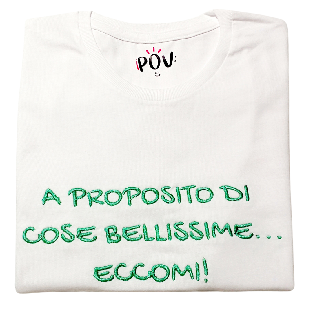 T-shirt Regular unisex POV ricamata – personalizza la tua frase inserendola nelle note al check out