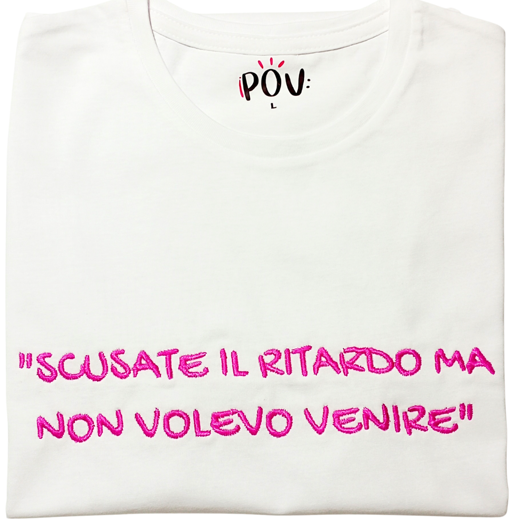 T-shirt Regular unisex POV ricamata – personalizza la tua frase inserendola nelle note al check out