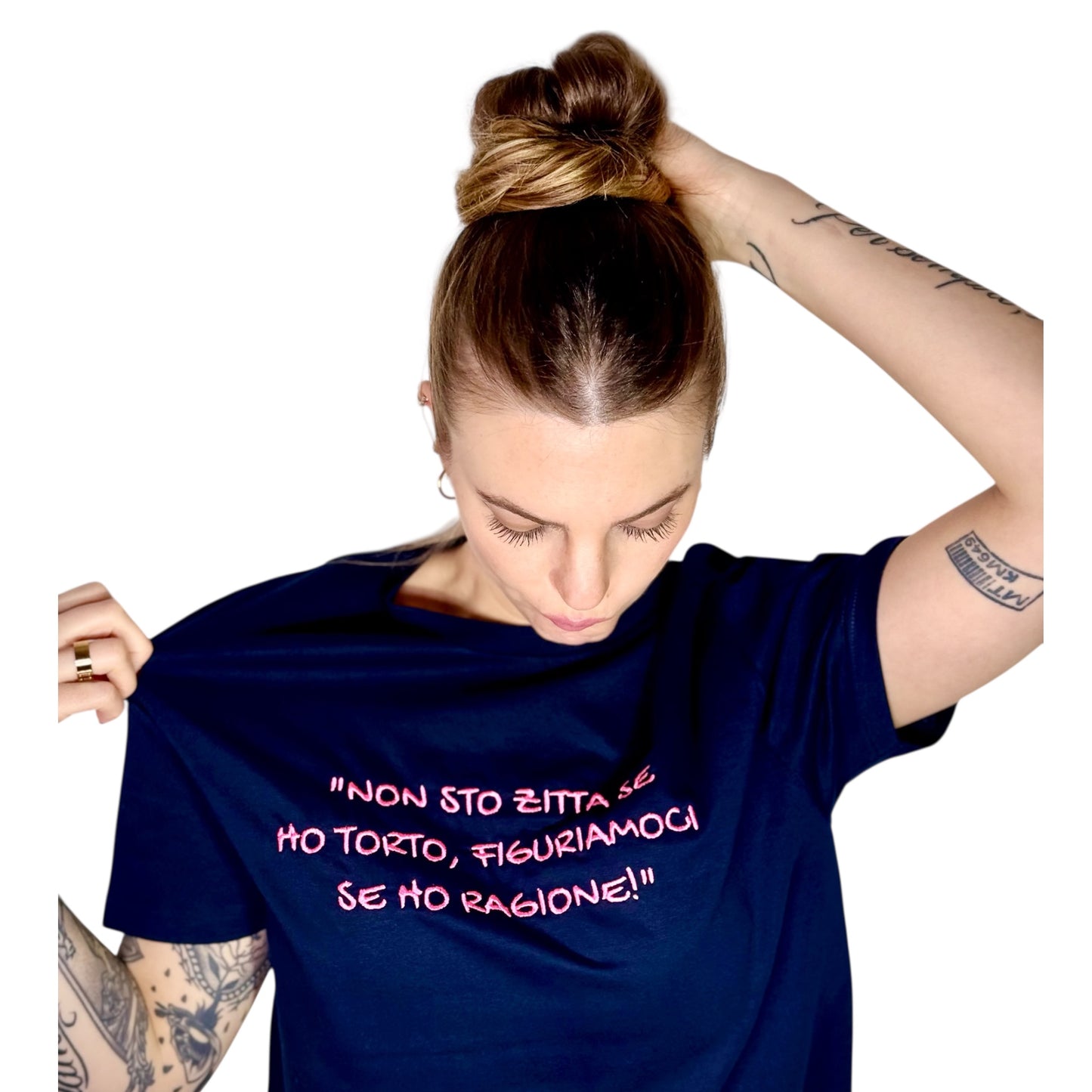 T-shirt Regular unisex POV ricamata – personalizza la tua frase inserendola nelle note al check out