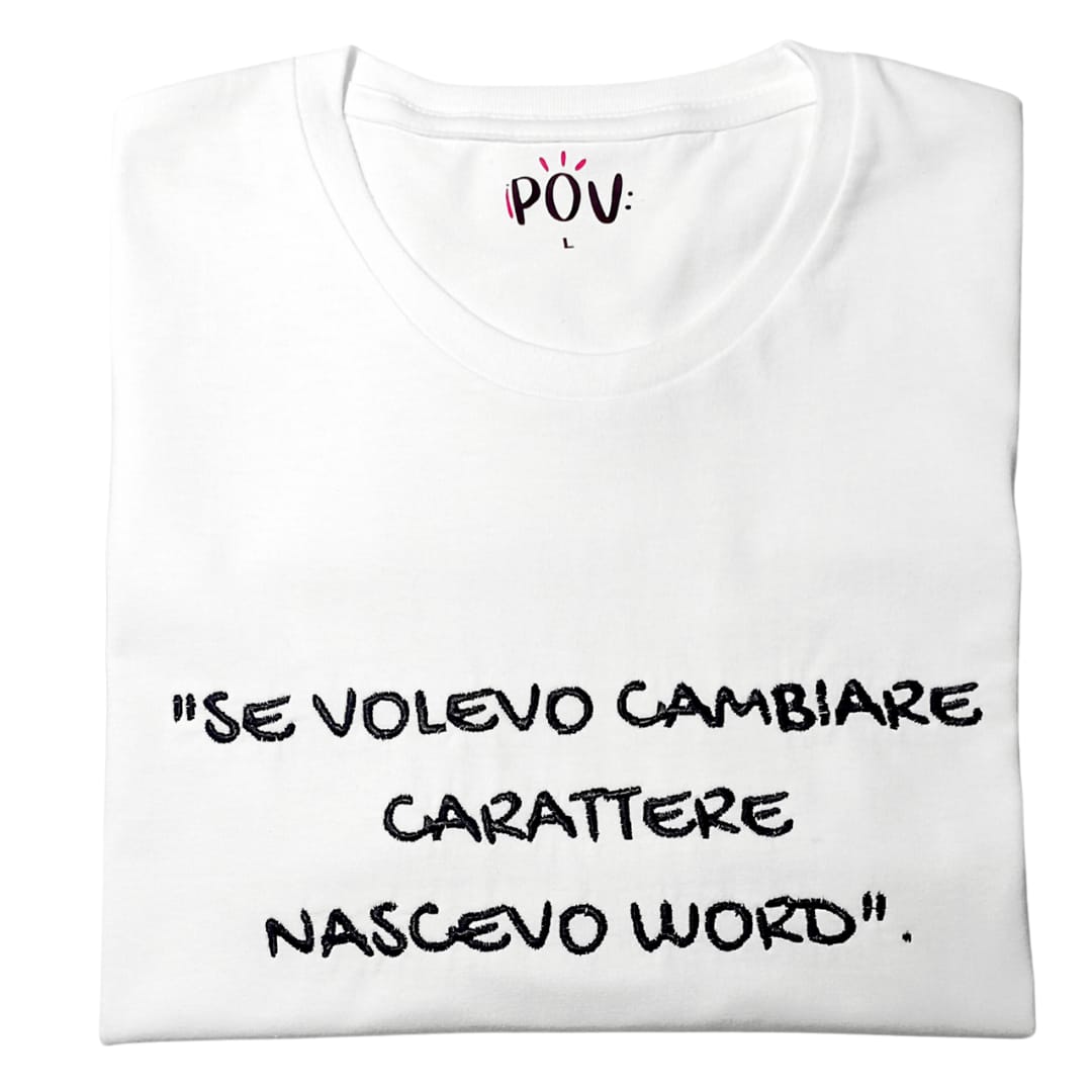 T-shirt Regular unisex POV ricamata – personalizza la tua frase inserendola nelle note al check out